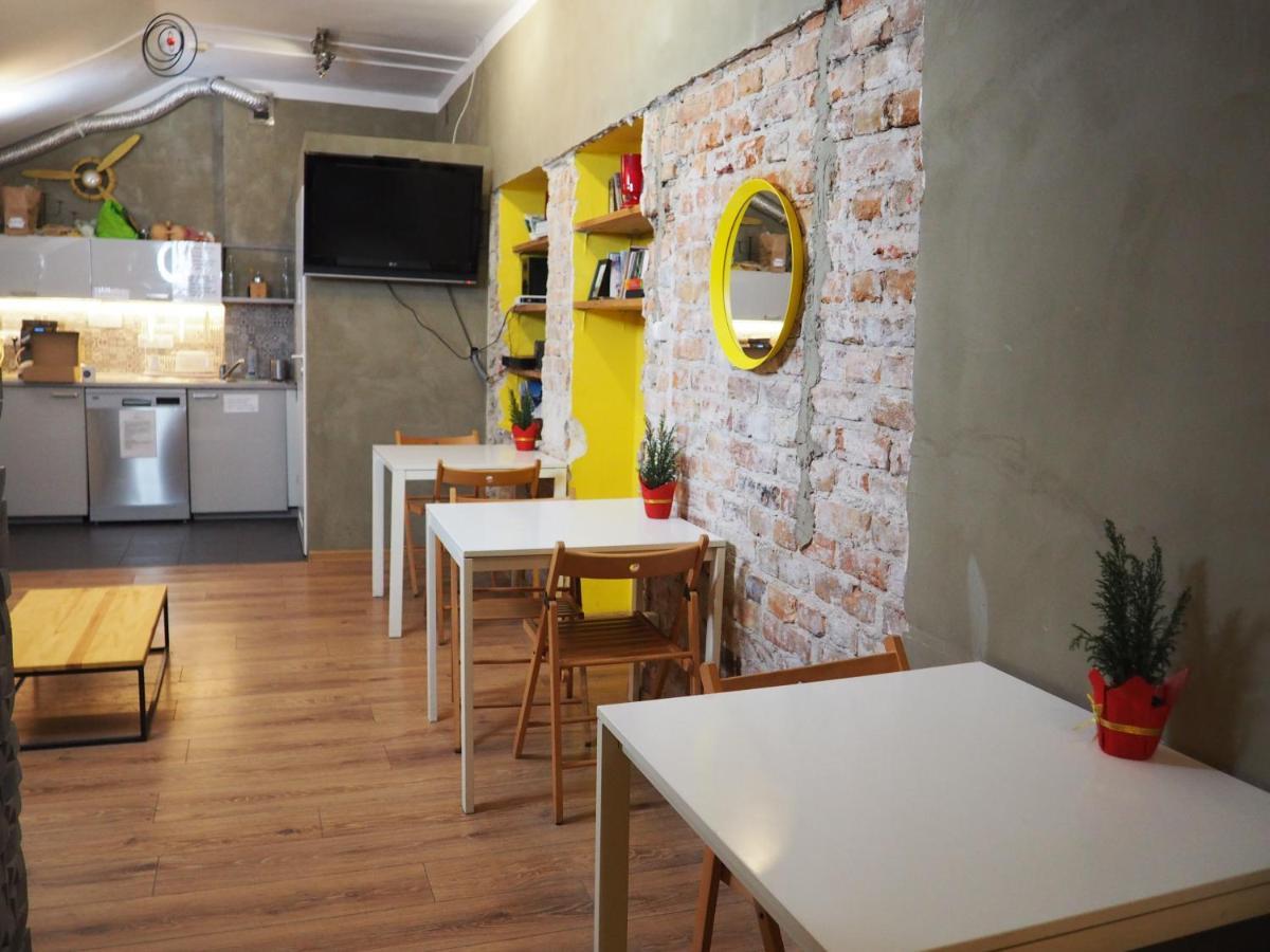 New World St Hostel And Private Room Warszawa Exteriör bild