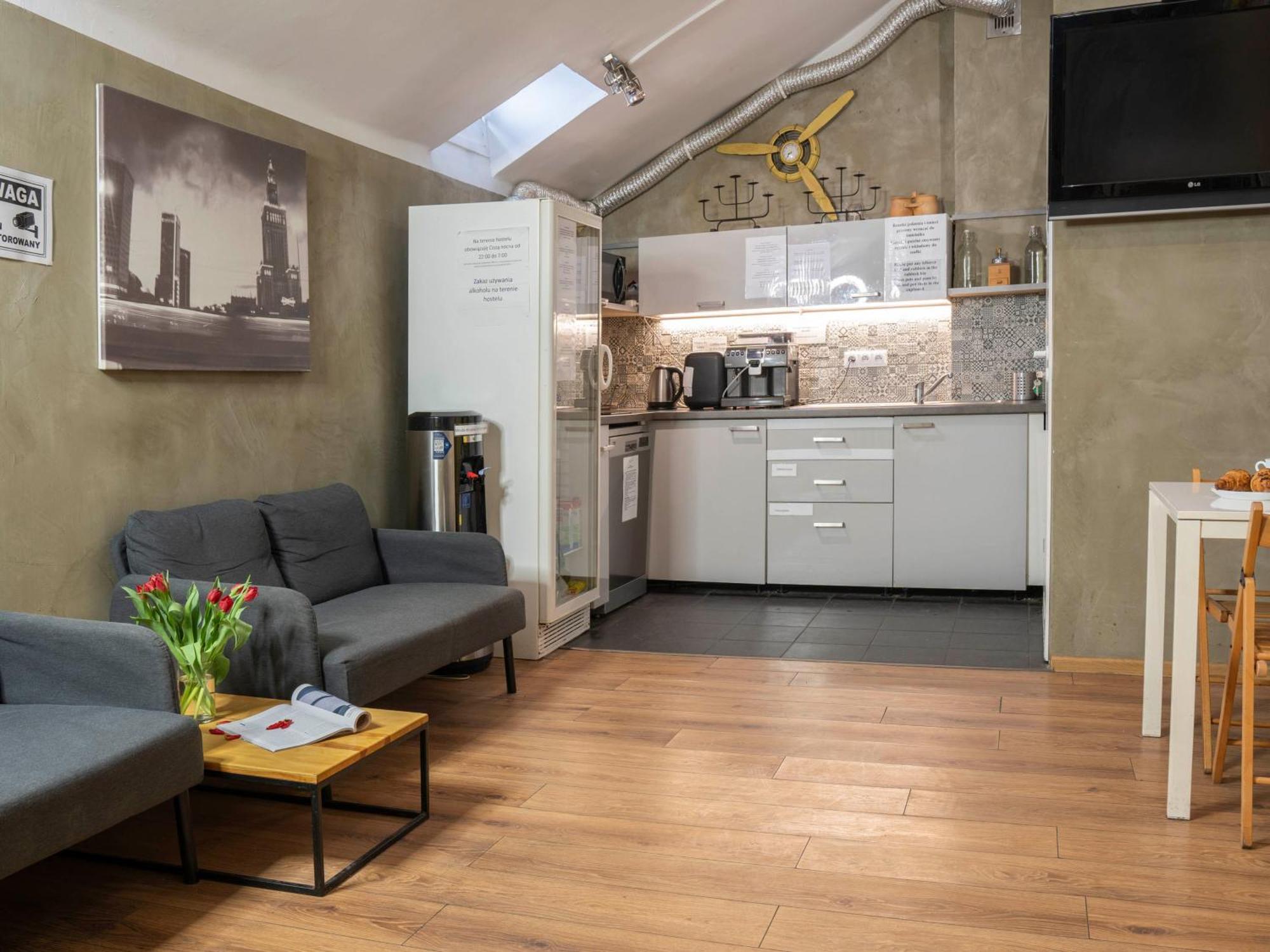 New World St Hostel And Private Room Warszawa Exteriör bild