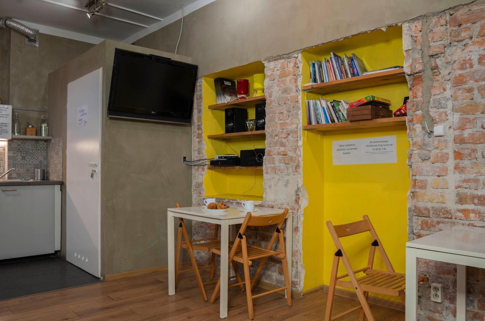 New World St Hostel And Private Room Warszawa Exteriör bild