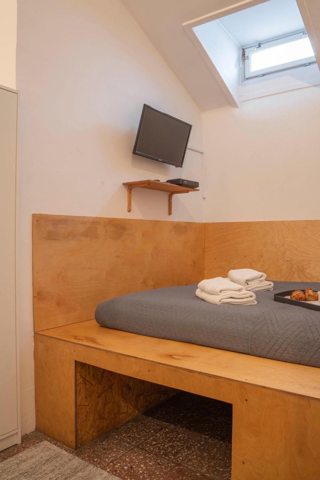 New World St Hostel And Private Room Warszawa Exteriör bild