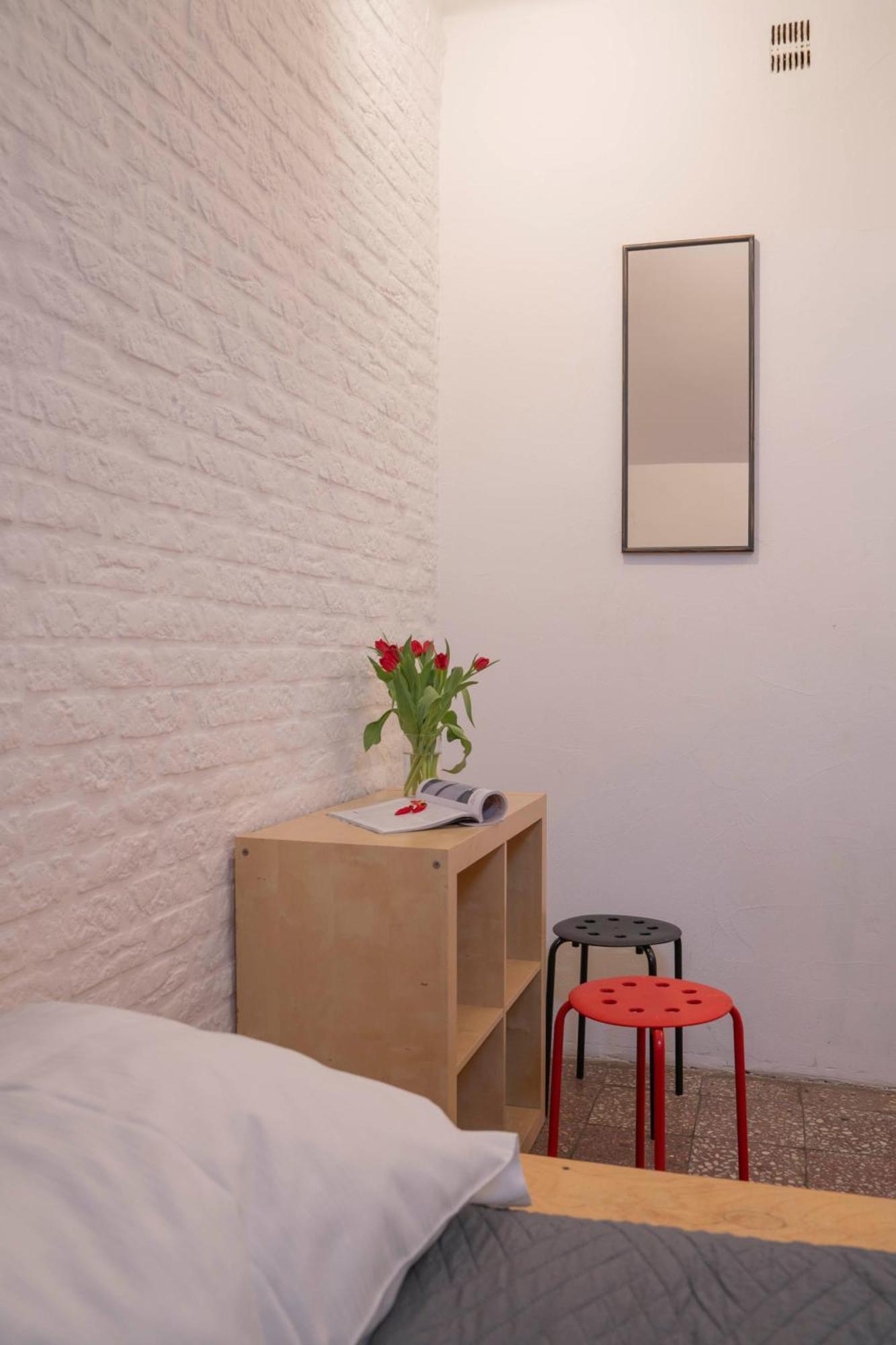 New World St Hostel And Private Room Warszawa Exteriör bild