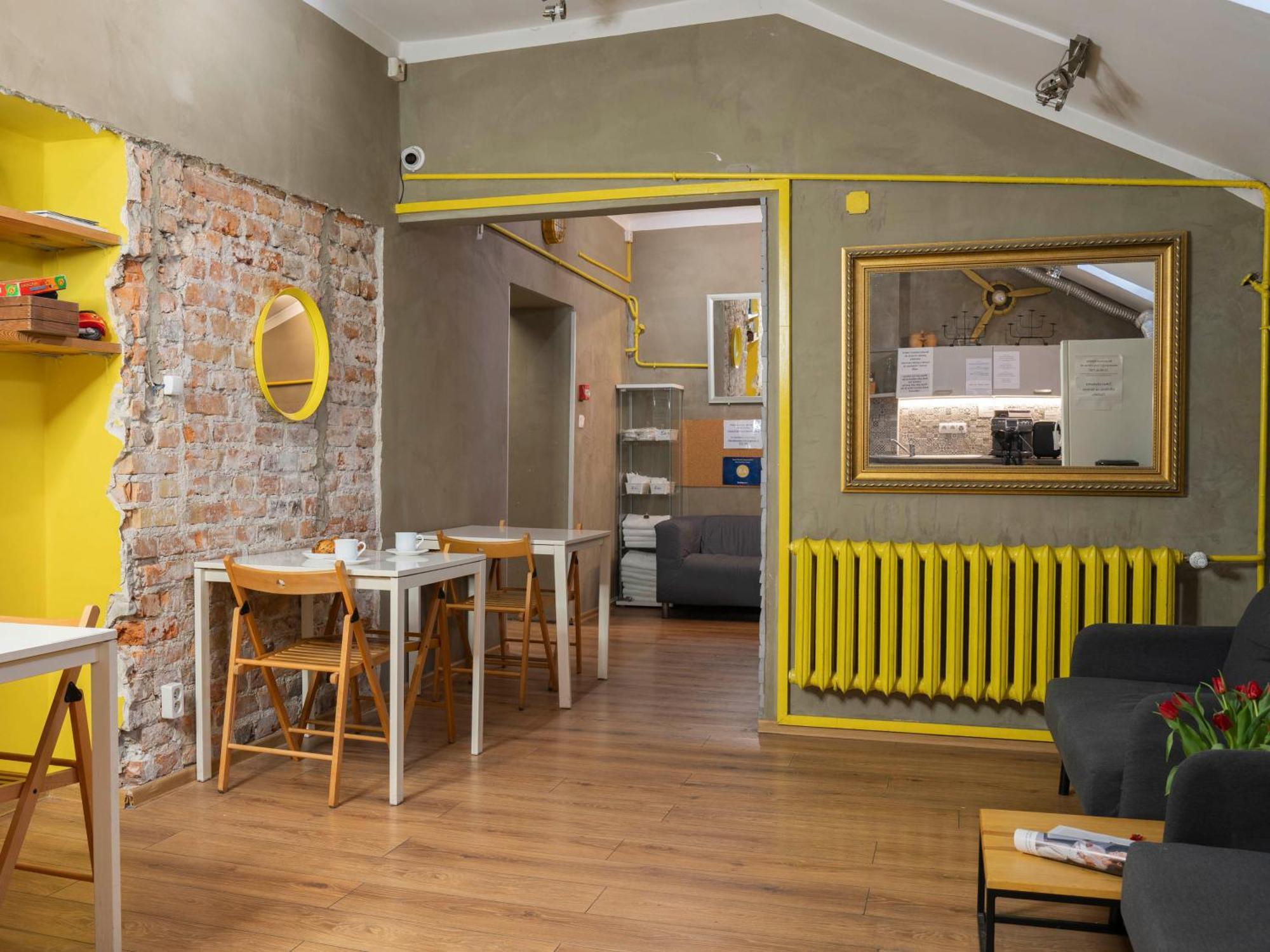 New World St Hostel And Private Room Warszawa Exteriör bild